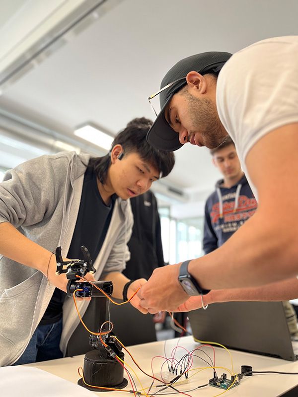 robotics-workshop1-600×800